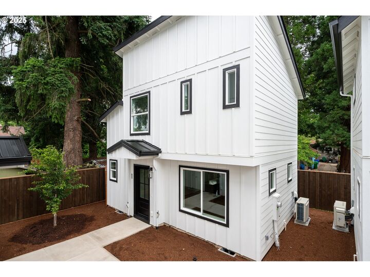 Property Photo:  4103 SE Olsen St 1  OR 97222 