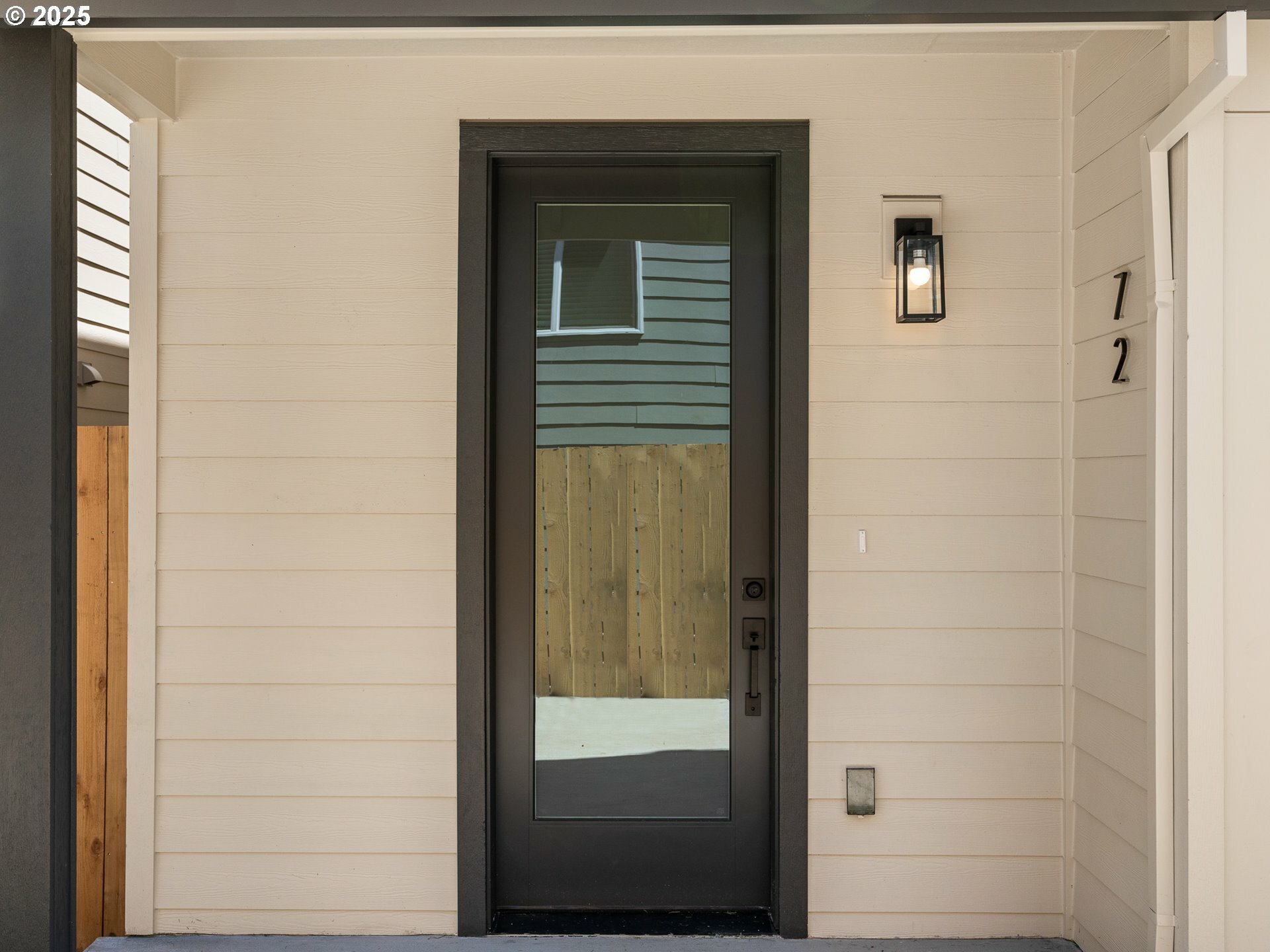 Property Photo:  72 NE Stanton  OR 97212 