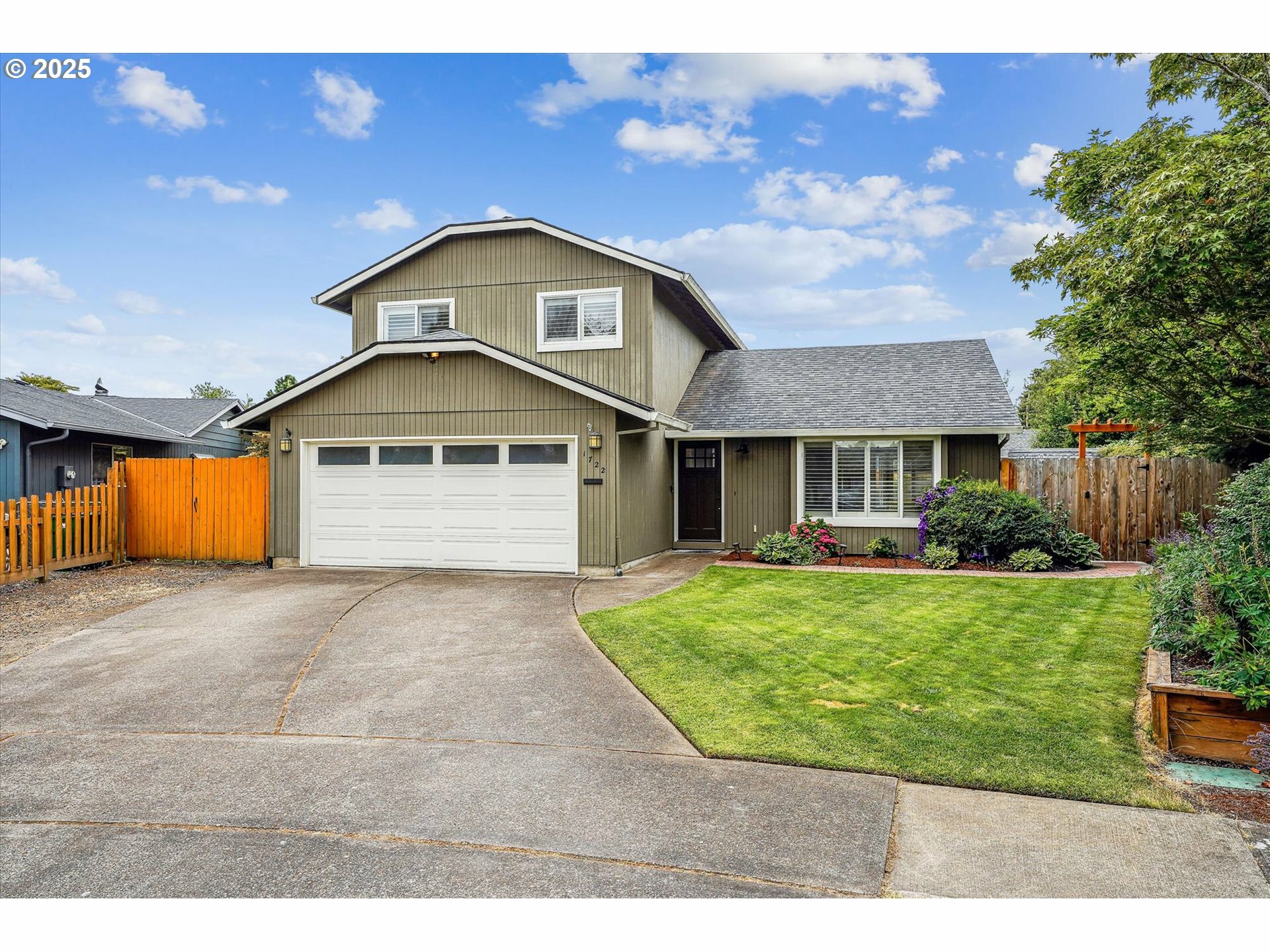 Property Photo: 1722 Sequoia Ct OR 97116