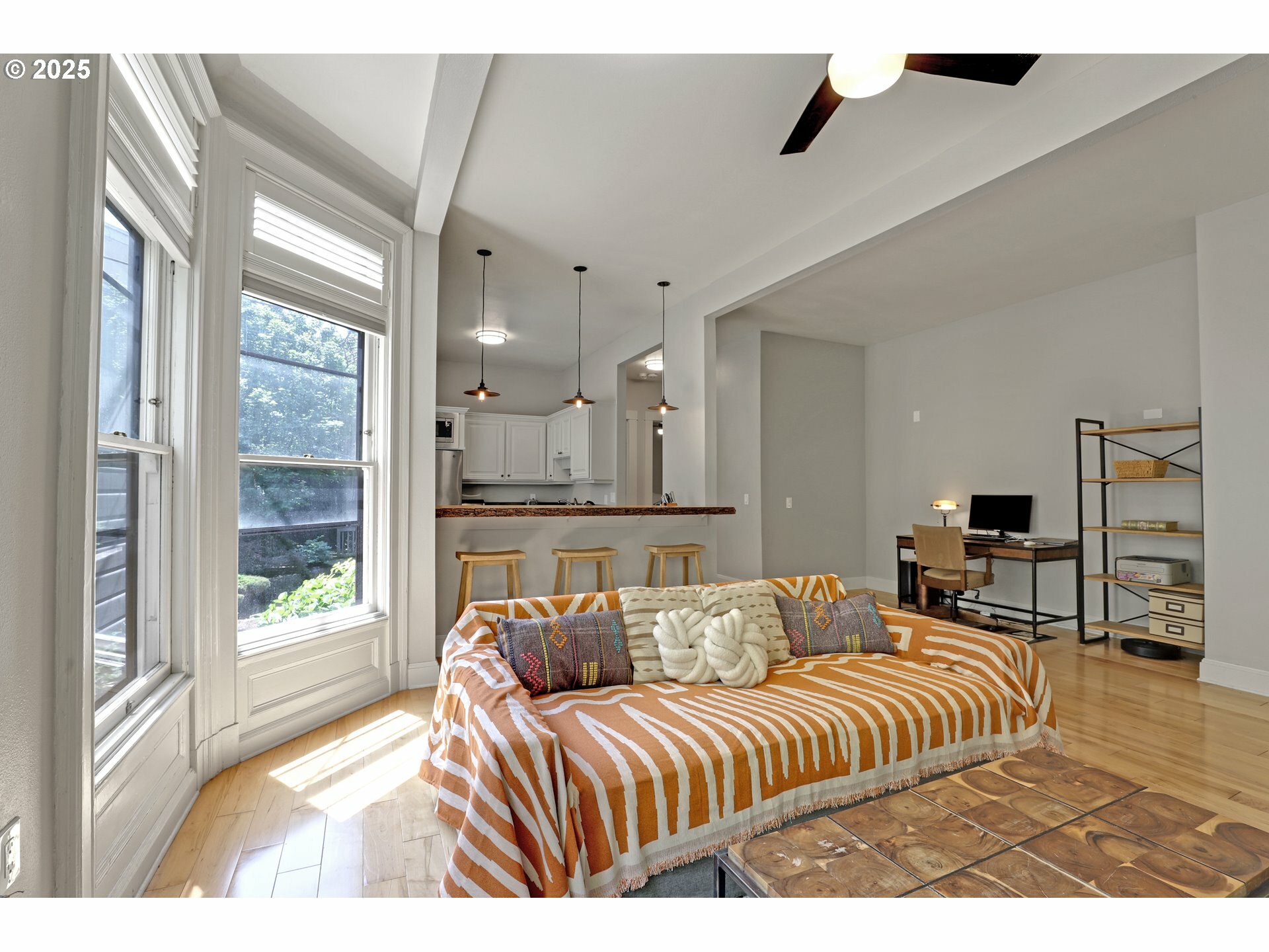 Property Photo: 2176 NW Everett St 1 OR 97210