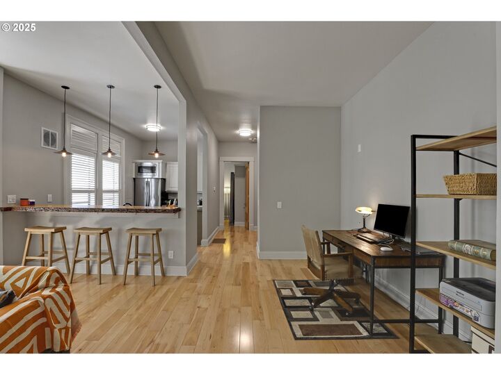 Property Photo:  2176 NW Everett St 1  OR 97210 