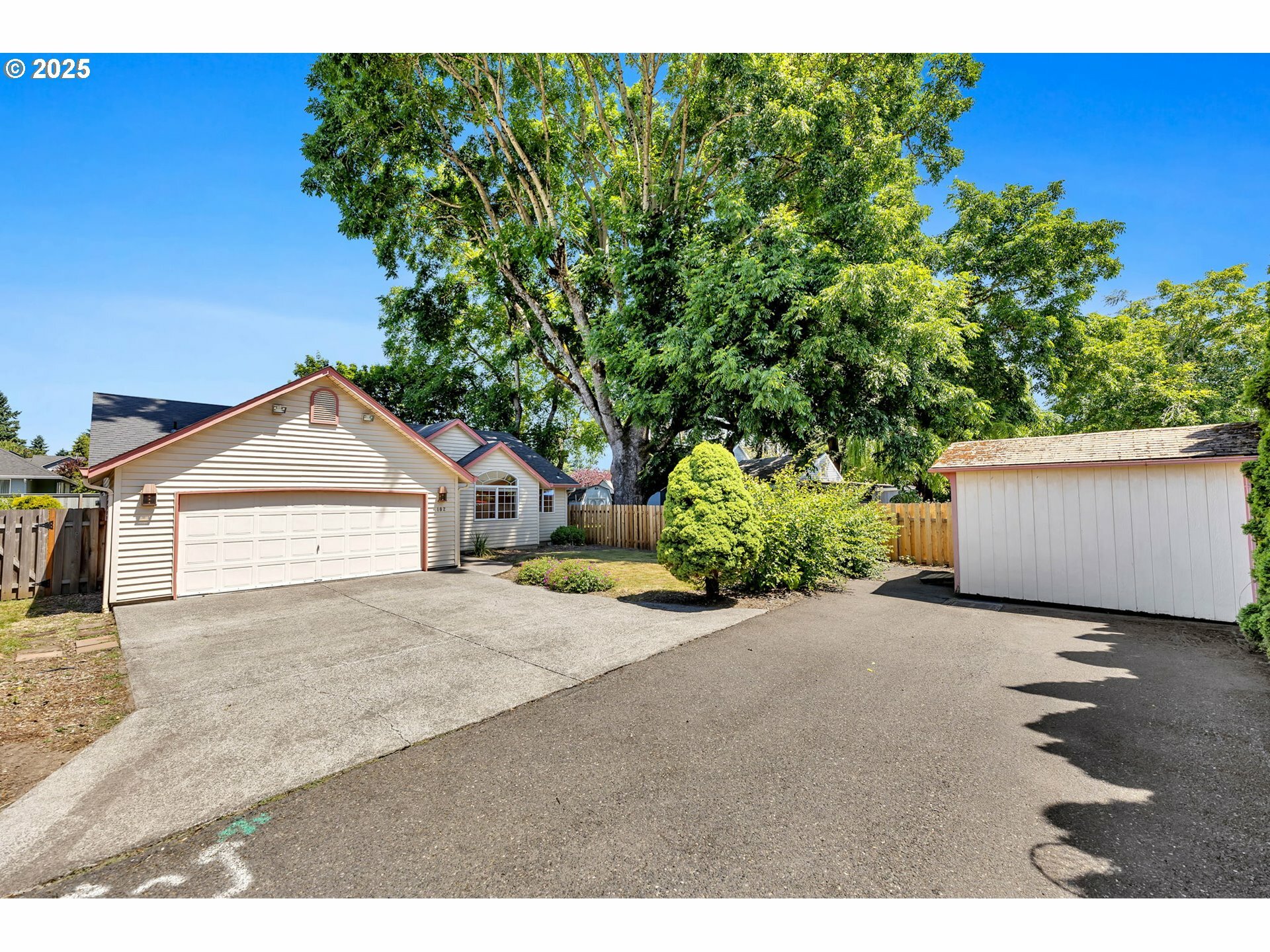 Property Photo: 102 NW 103rd St WA 98685