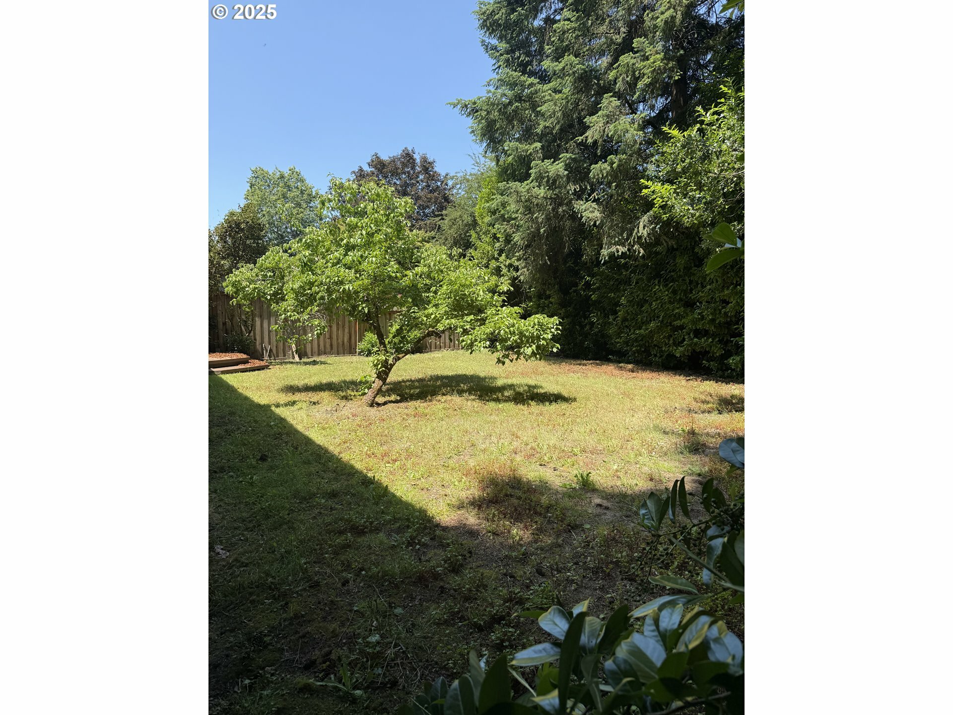 Property Photo:  8879 SW Blake St  OR 97062 