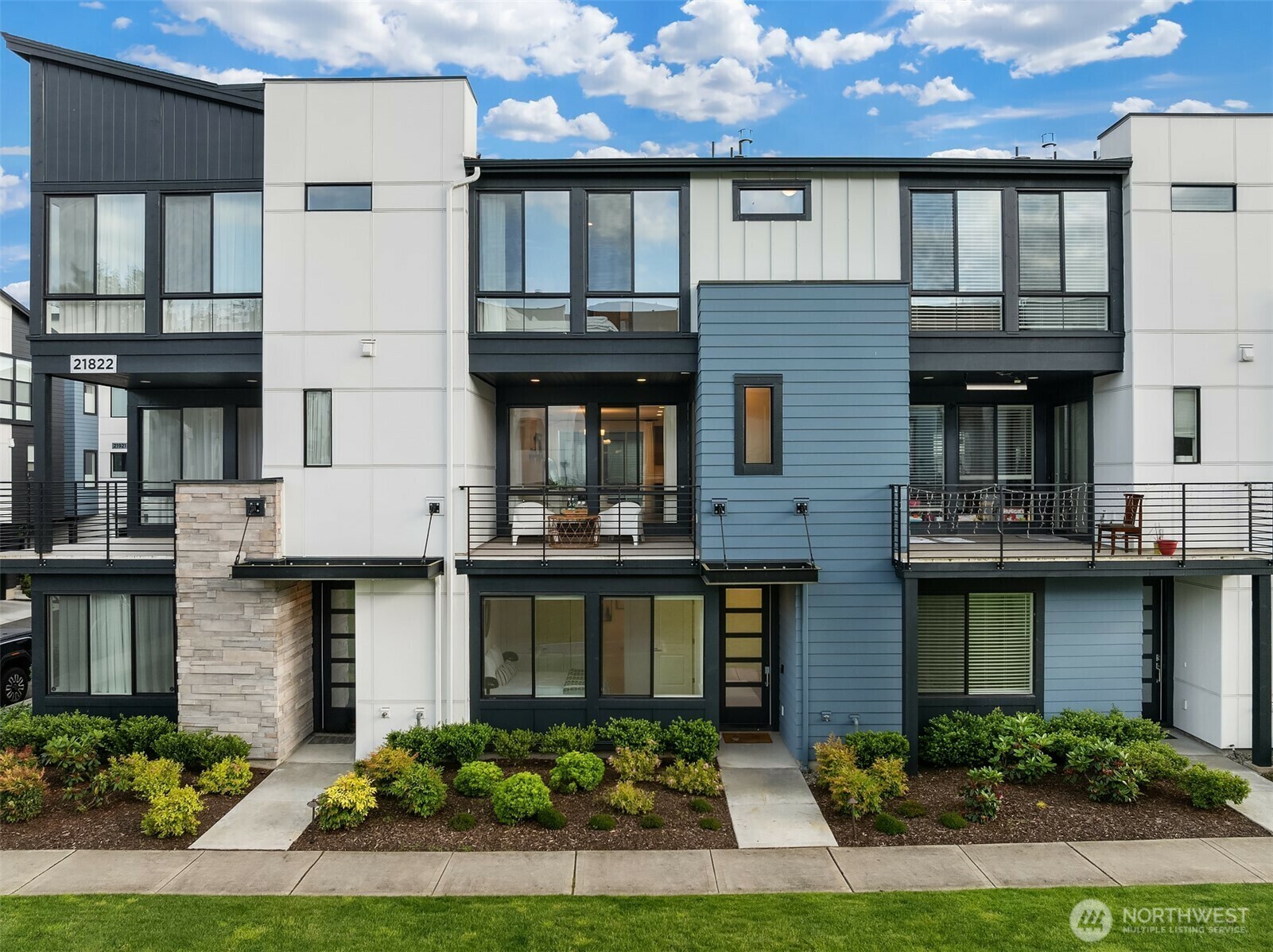 Property Photo: 21822 25th Avenue SE B WA 98021
