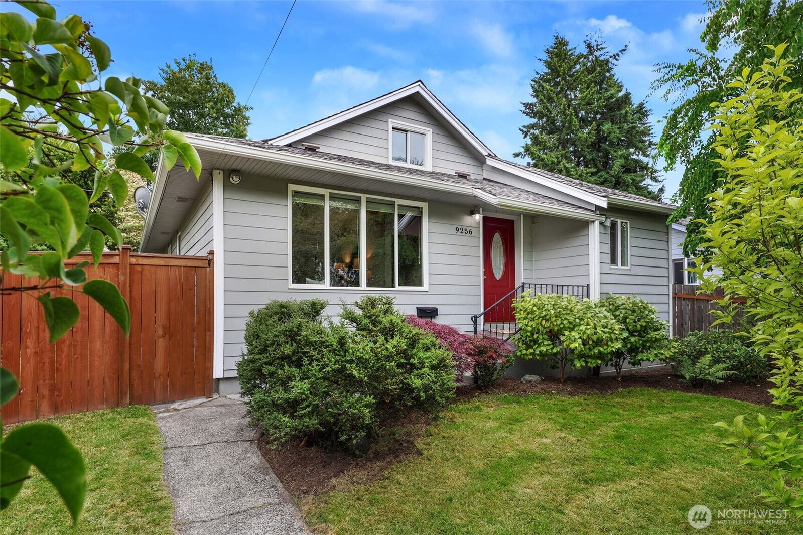 Property Photo: 9256 Densmore Avenue N WA 98103