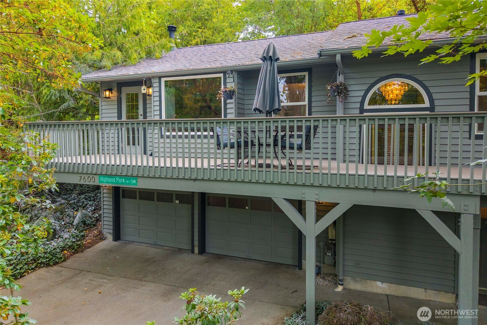 Property Photo: 7600 Highland Park Way SW WA 98106