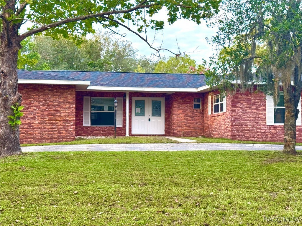 Property Photo: 3645 E Country Side Drive FL 34452