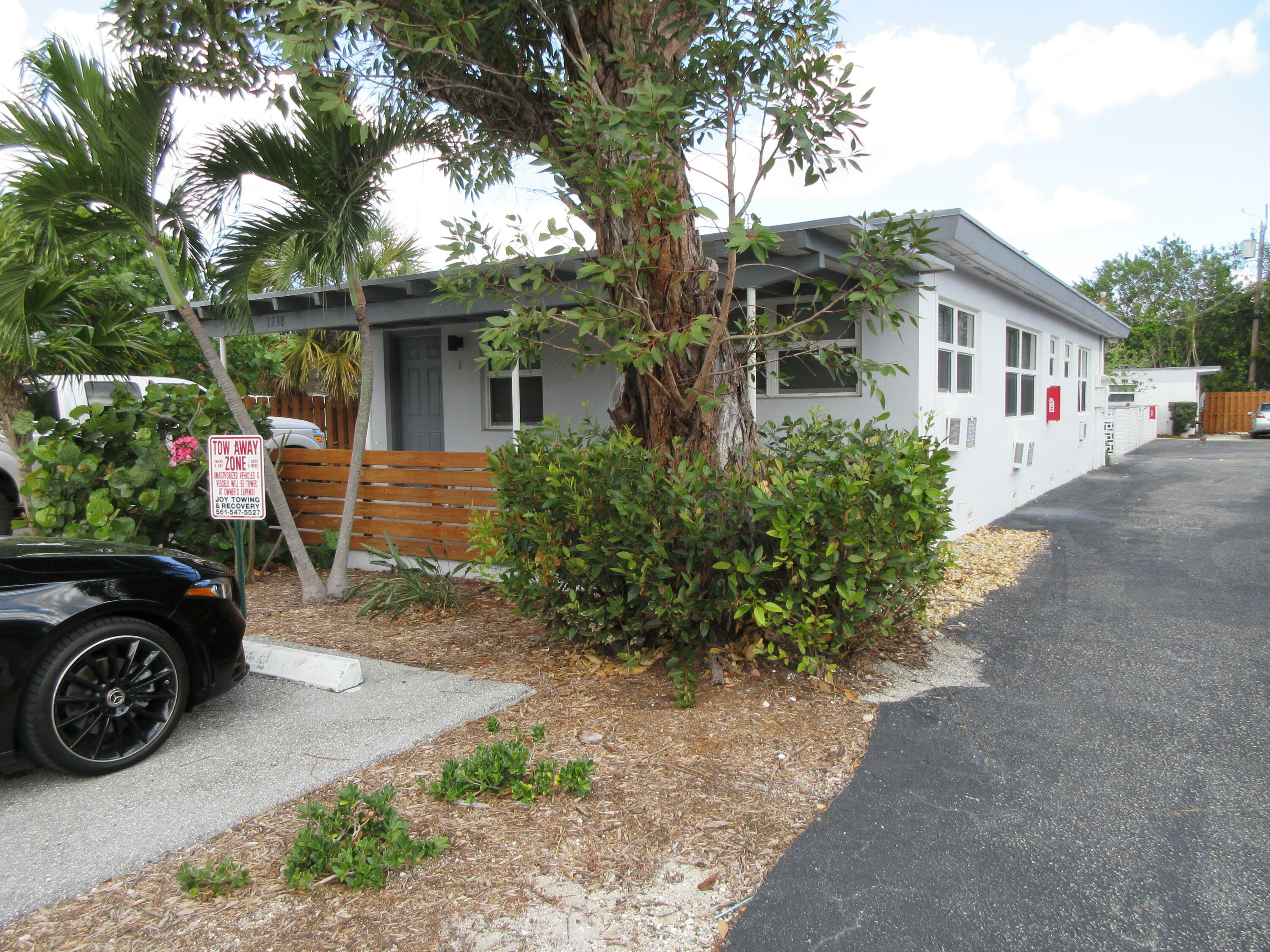 Property Photo:  1234 17th Avenue N 1  FL 33460 