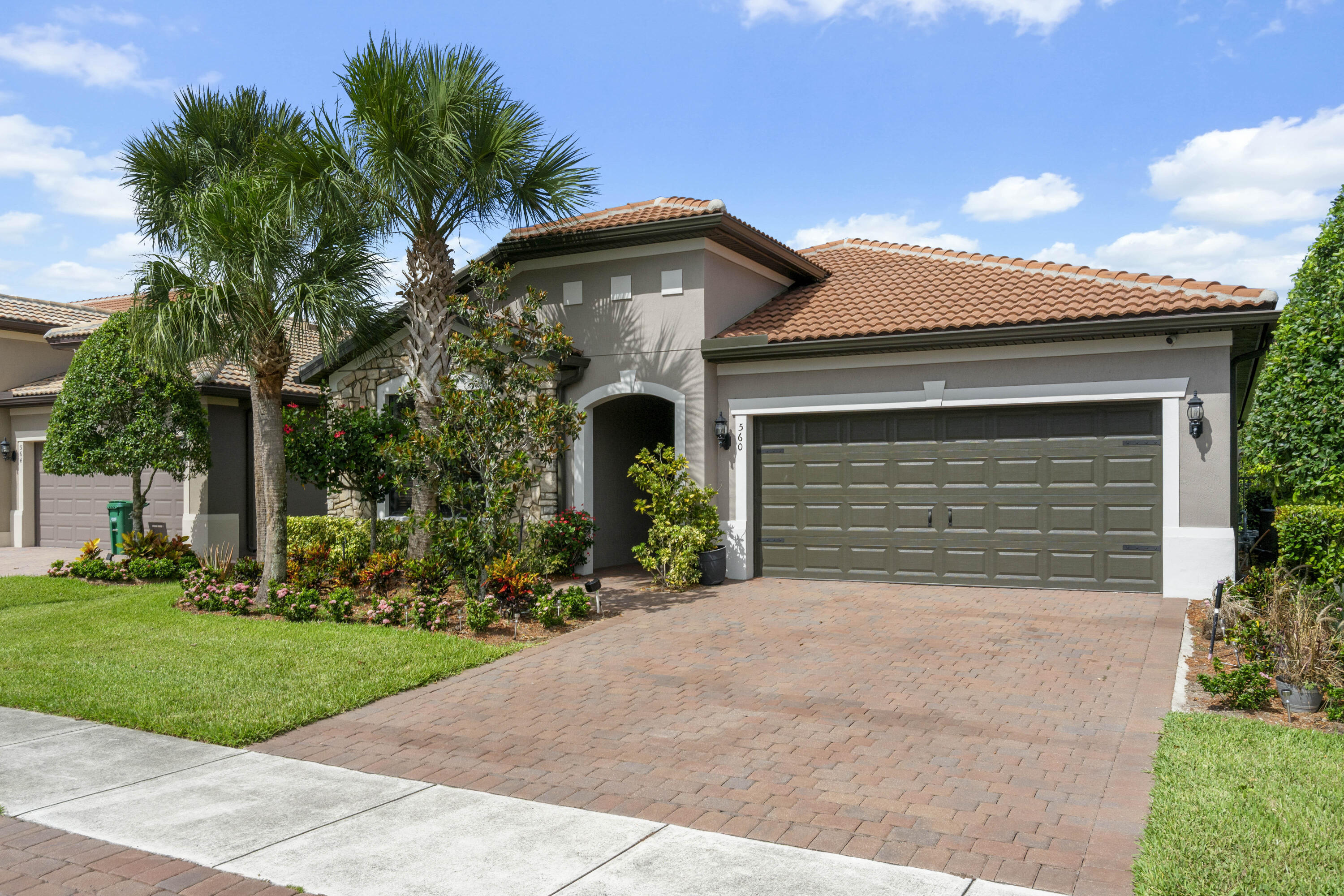 Property Photo: 560 SE Monet Drive FL 34984