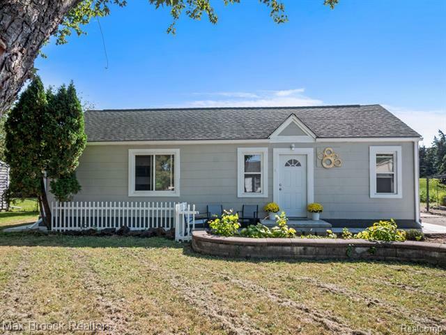 Property Photo: 2028 Isabell Drive MI 48083