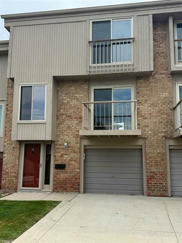 Property Photo: 809 Oak Brook Ridge Ridge MI 48307