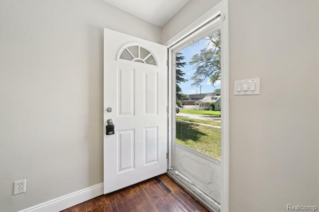 Property Photo:  18446 Glenmore  MI 48240 
