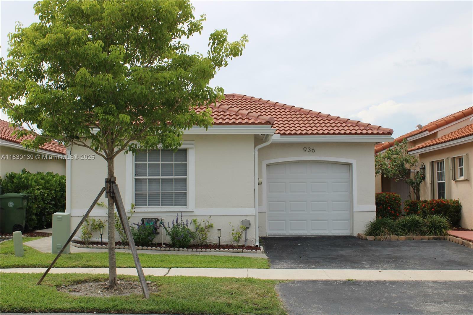 936 SW 180th Ter  Pembroke Pines FL 33029 photo