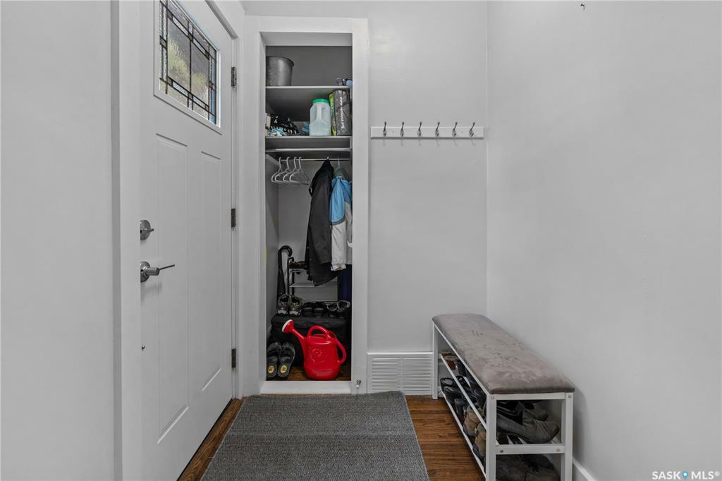Property Photo:  2121 King Street  SK S4T 4G9 