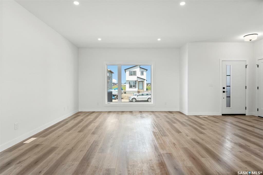 Property Photo: 423 Eldorado Street SK S0K 4S3