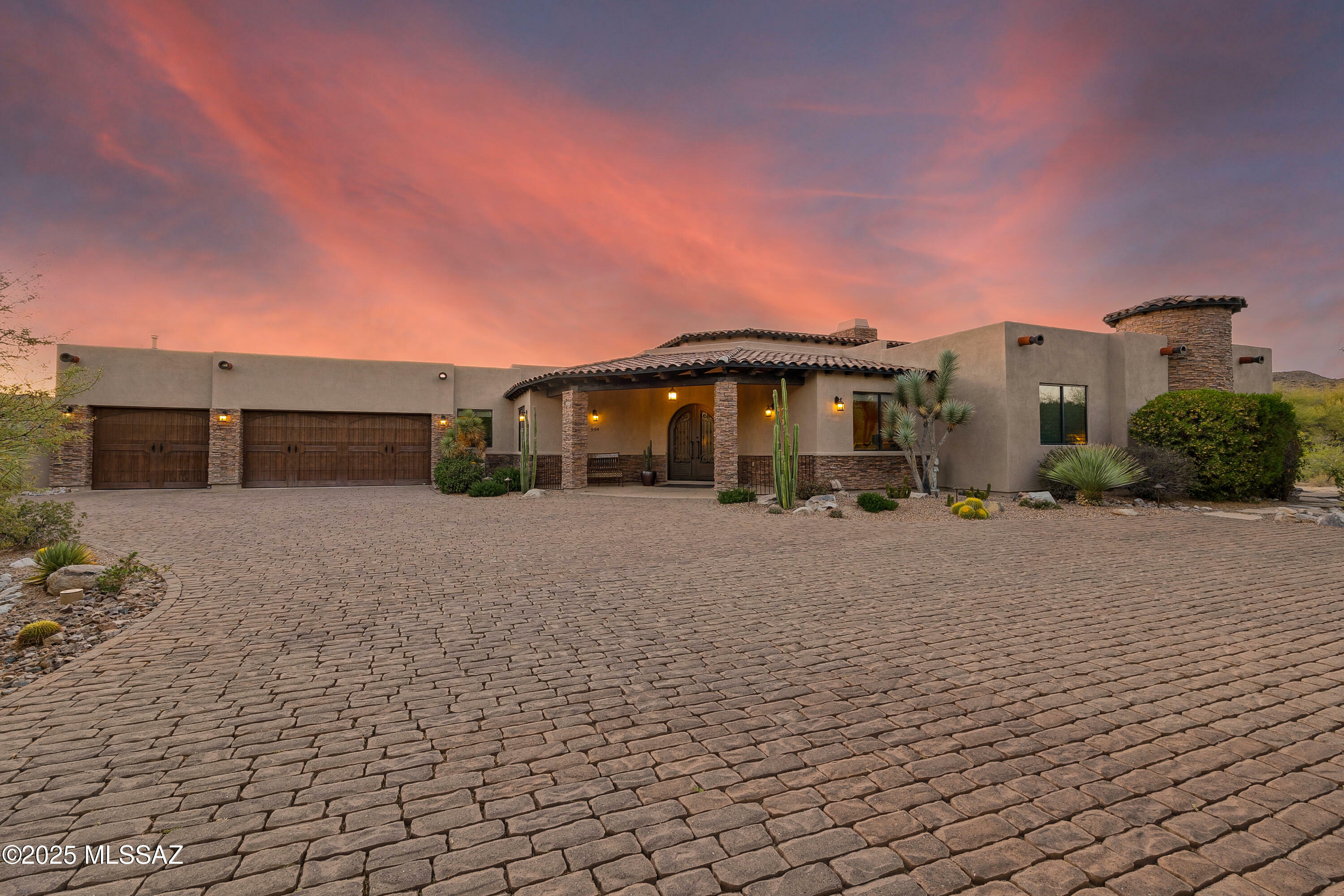 Property Photo: 994 W Tortolita Mountain Circle AZ 85755