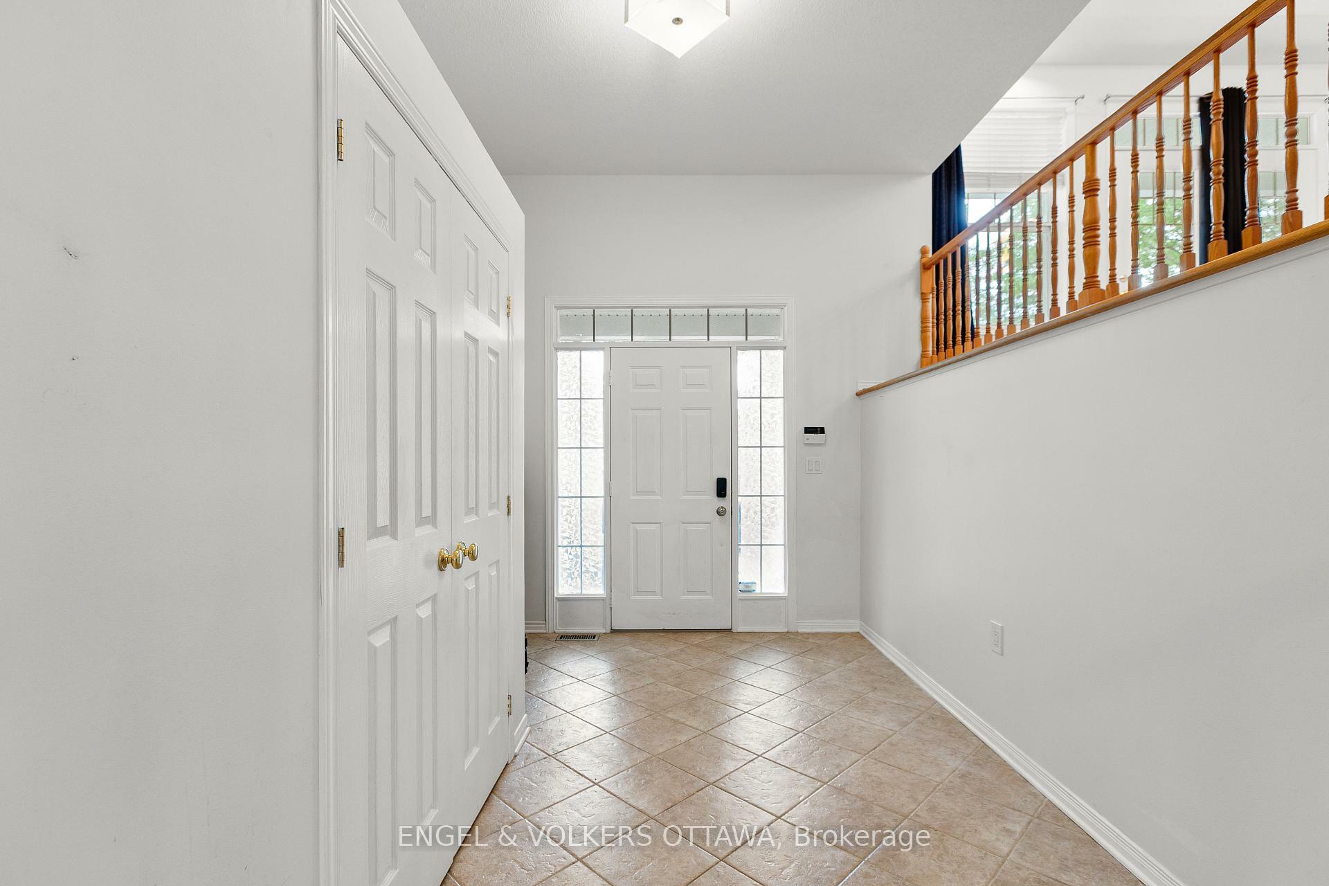 Photo de la propriété: 271 Berrigan Drive ON K2J 5C3