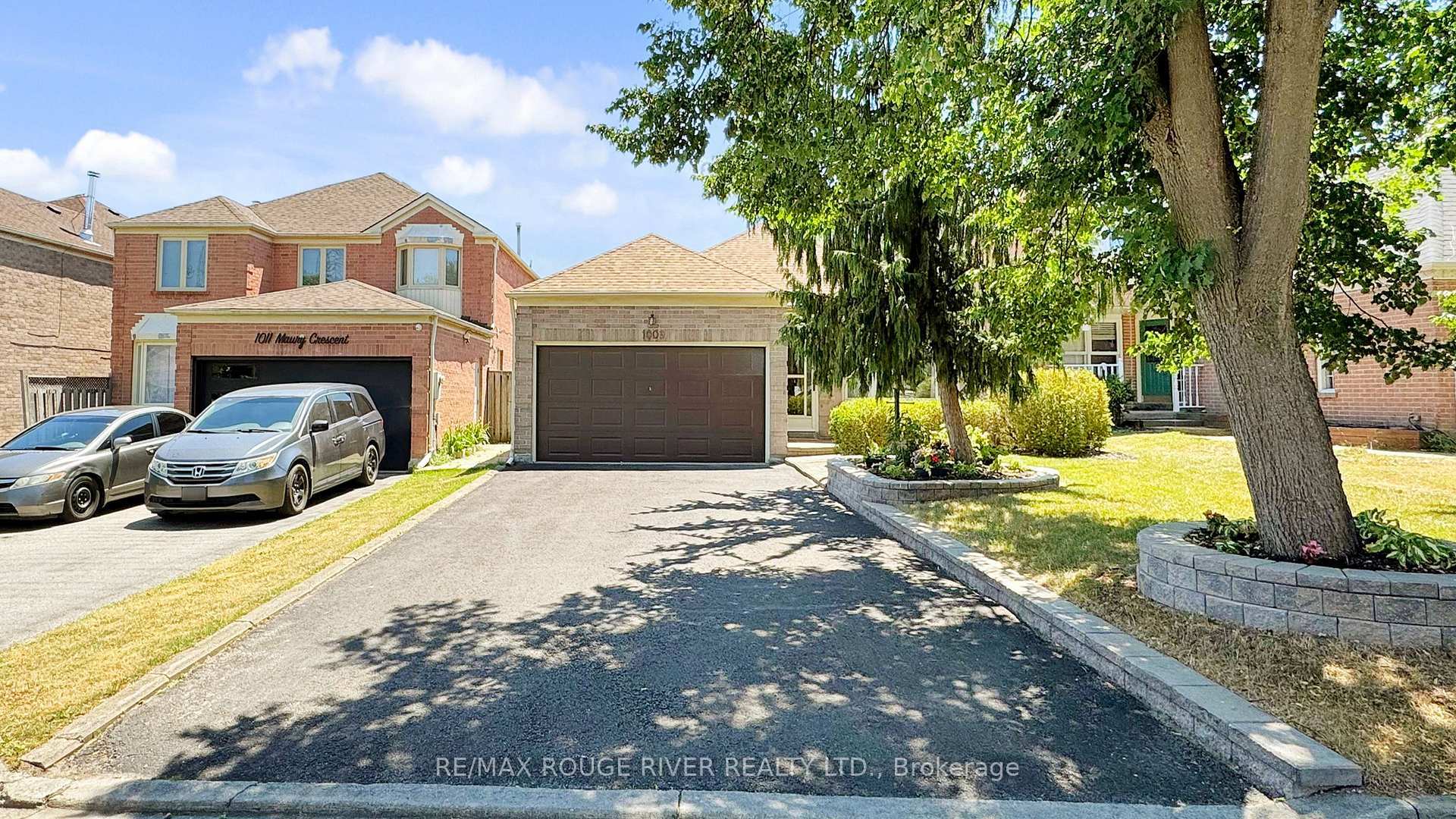 1009 Maury Crescent  Pickering ON L1X 1P7 photo