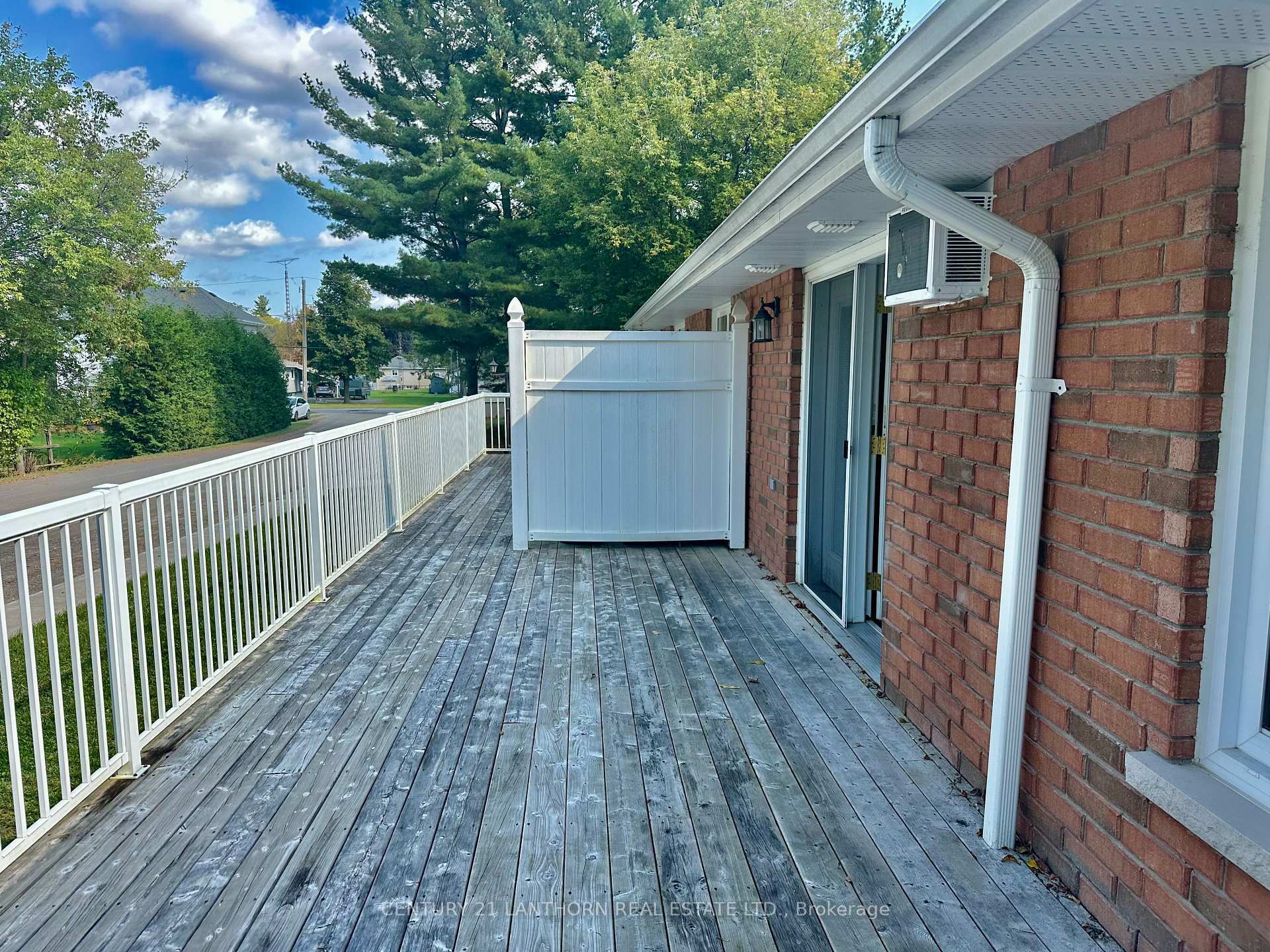 Property Photo: 494 Metcalf Street 3 ON K0K 3J0