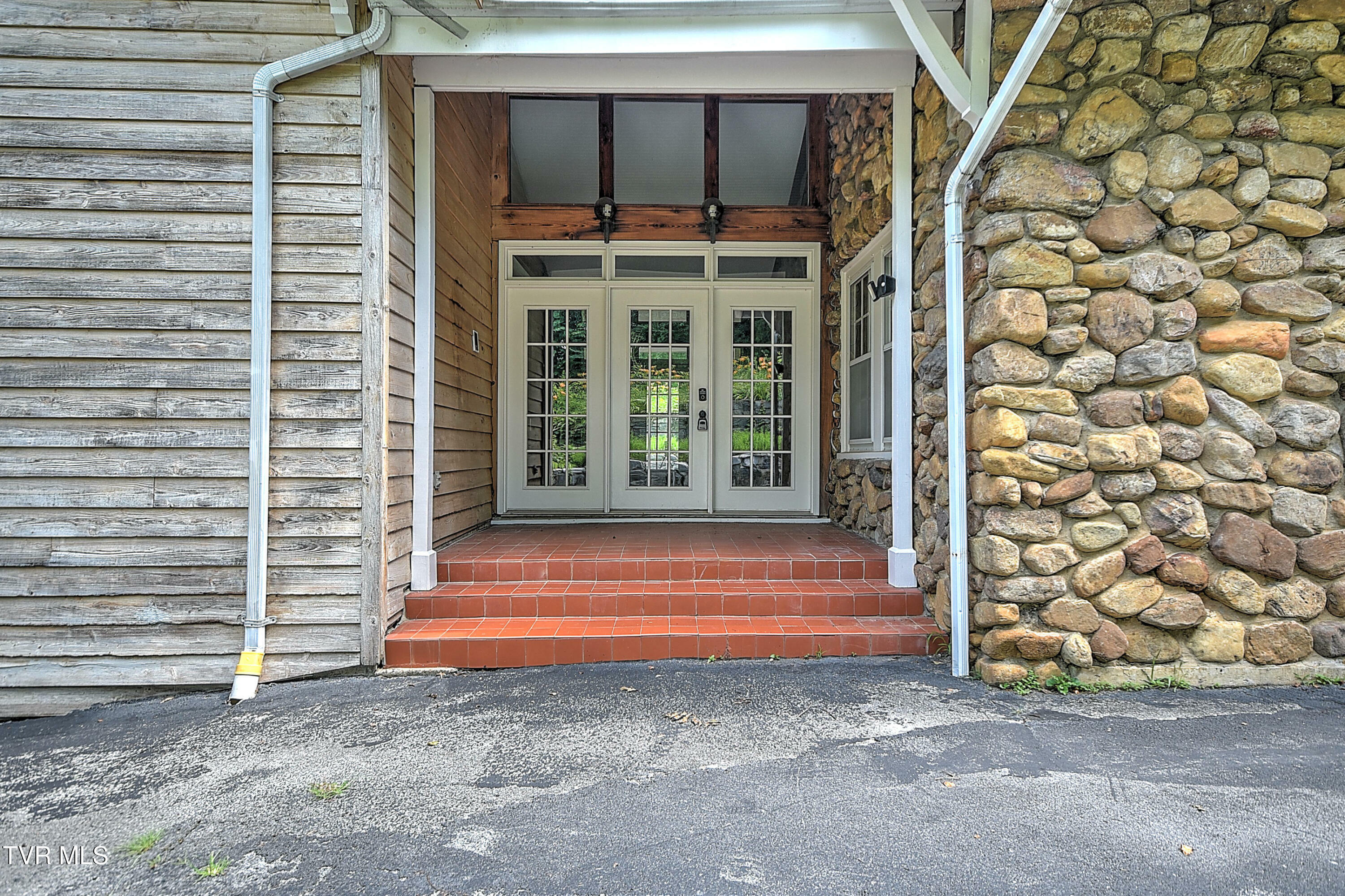 Property Photo: 1027 West Summer Street TN 37743
