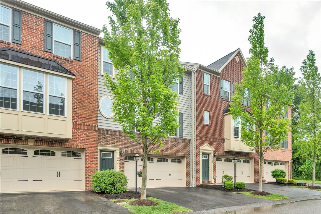 Property Photo: 1503 Pointe View Dr PA 16046