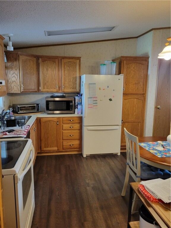 Property Photo: 826 Clover Ln PA 15668