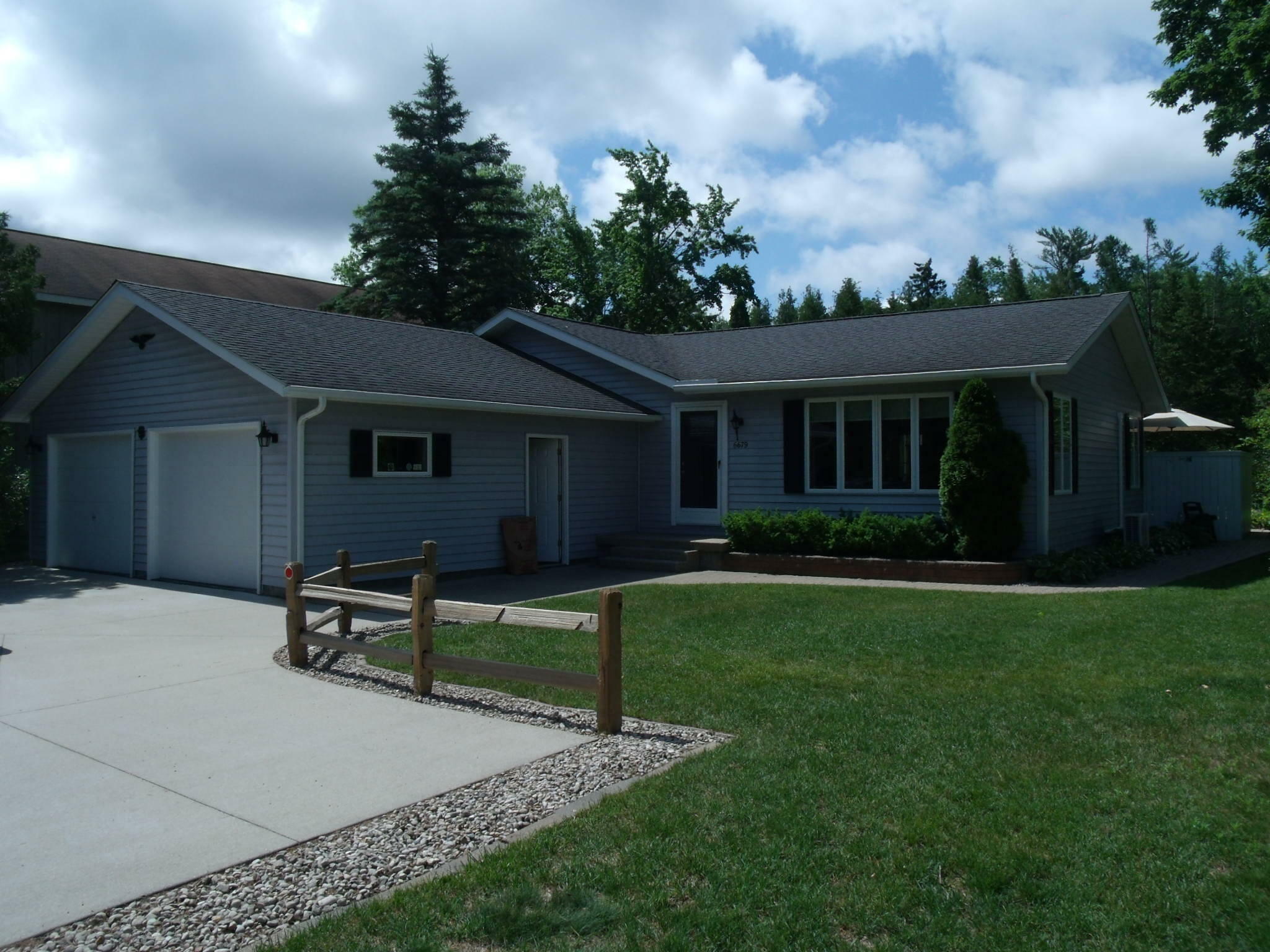 6679 Barbara Avenue  Indian River MI 49749 photo