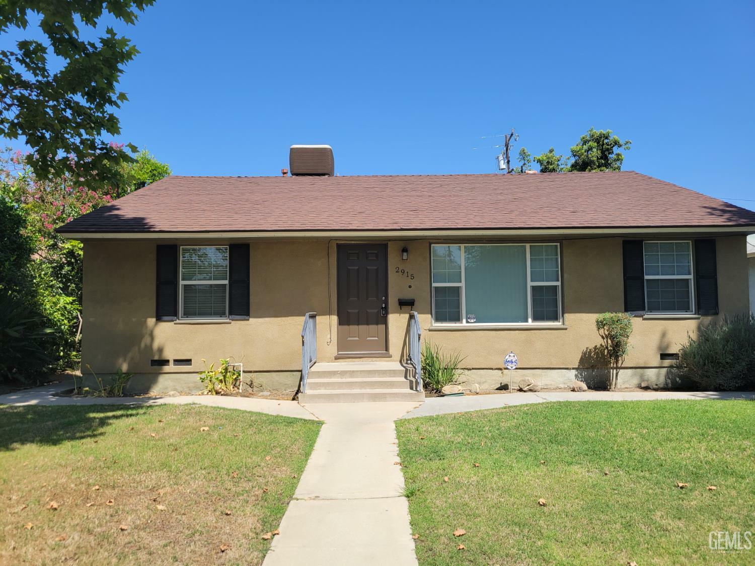 Property Photo: 2915 Cedar Street CA 93301