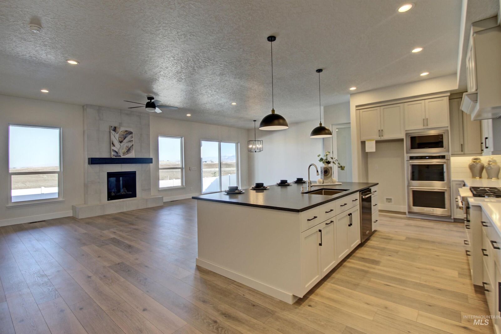 Property Photo: 426 E Jarvis St ID 83642