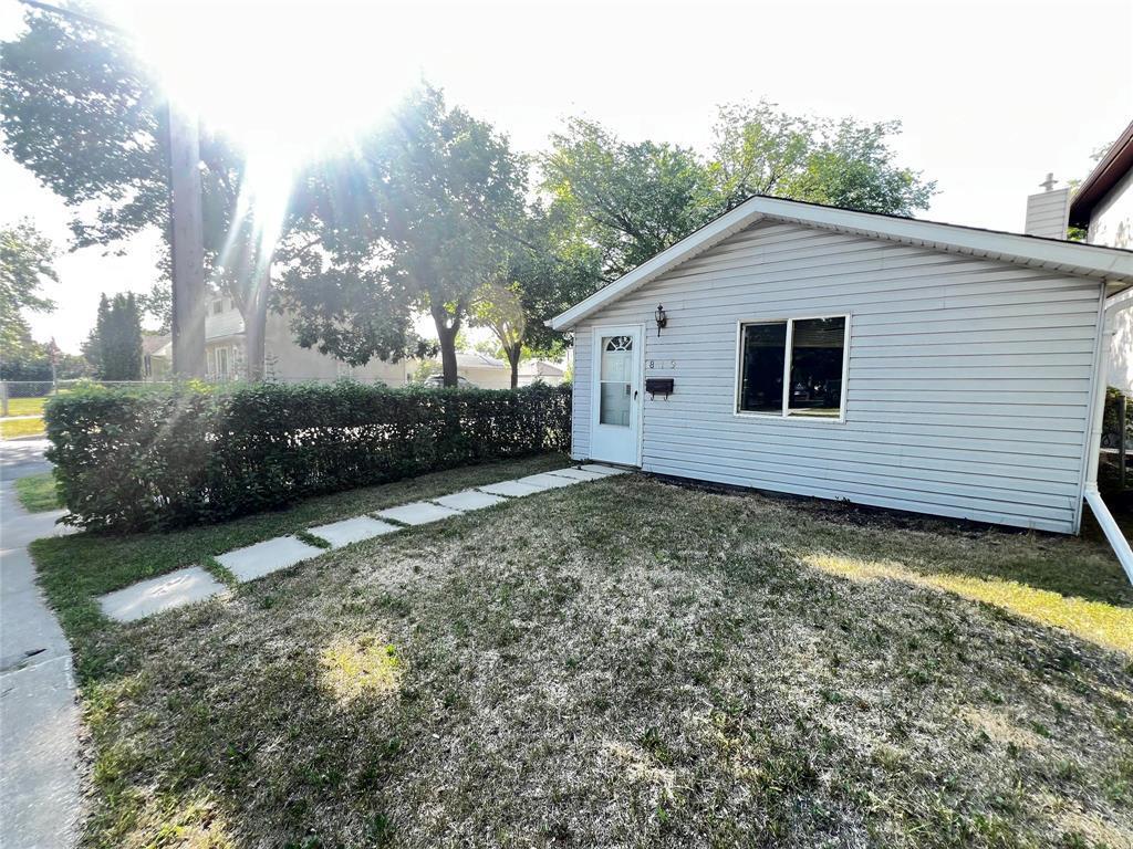 Property Photo: 819 Ebby Avenue MB R3M 2H2