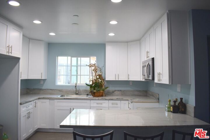 Property Photo:  605 W 47th St  CA 90037 