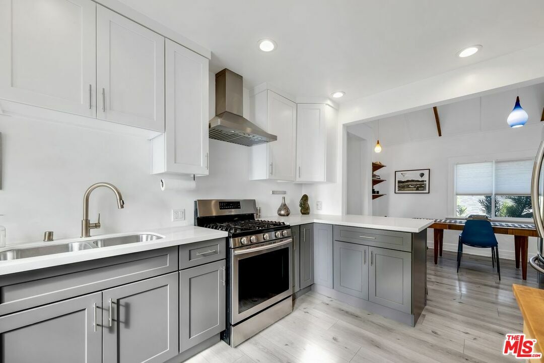Property Photo:  1631 Champlain Ter  CA 90026 