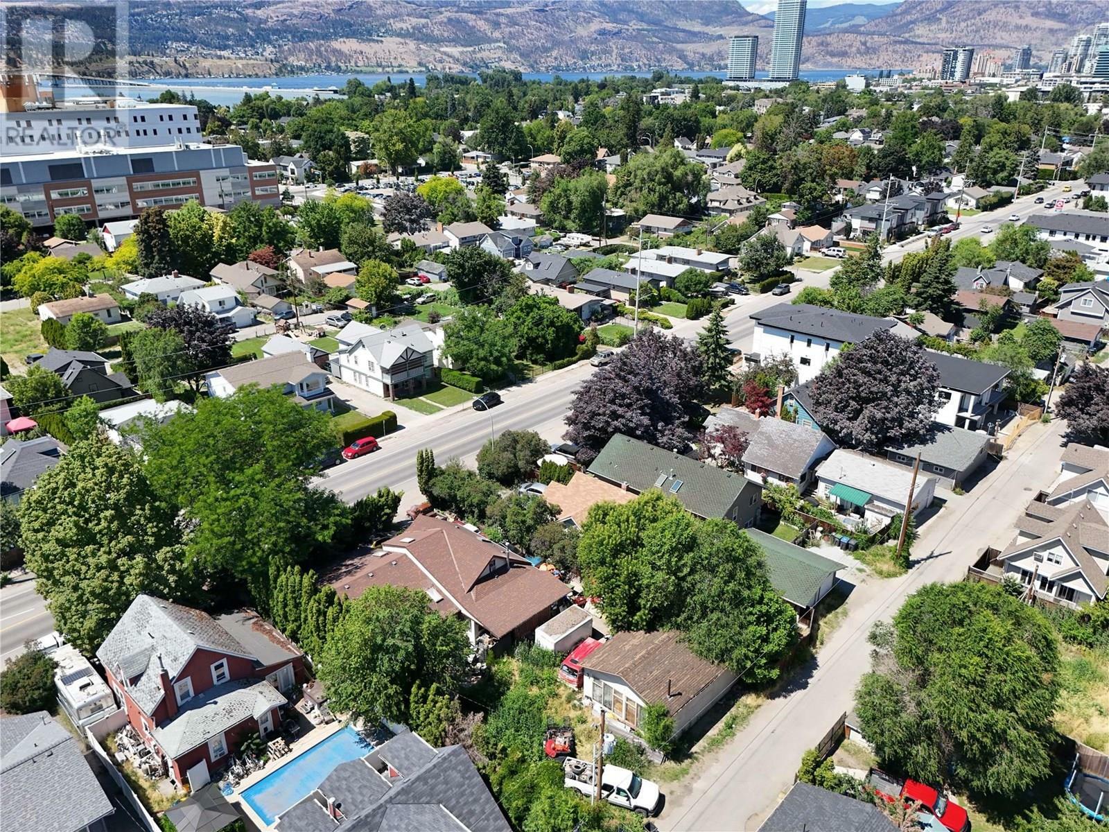 Property Photo:  2265 Richter Street  BC V1Y 2N9 