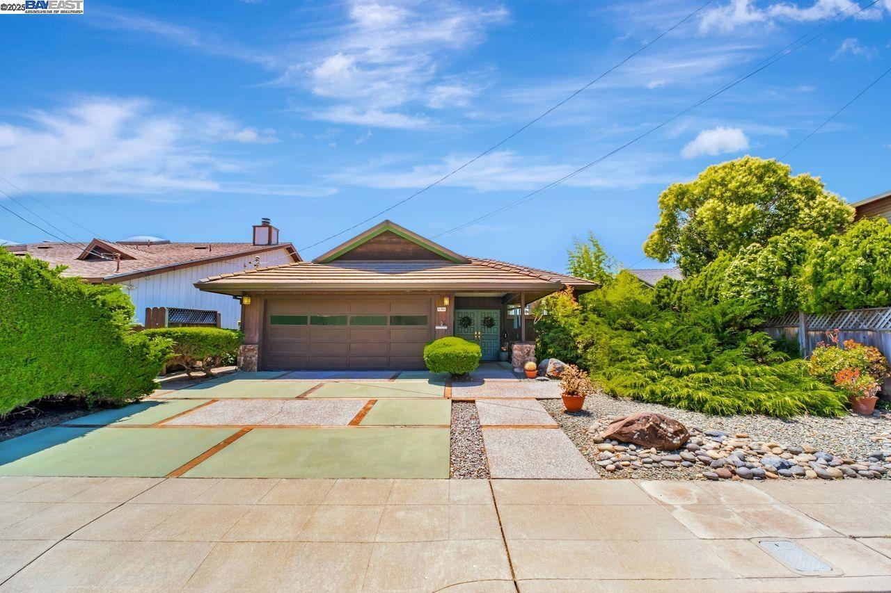 Property Photo: 31865 Chicoine Ave CA 94544