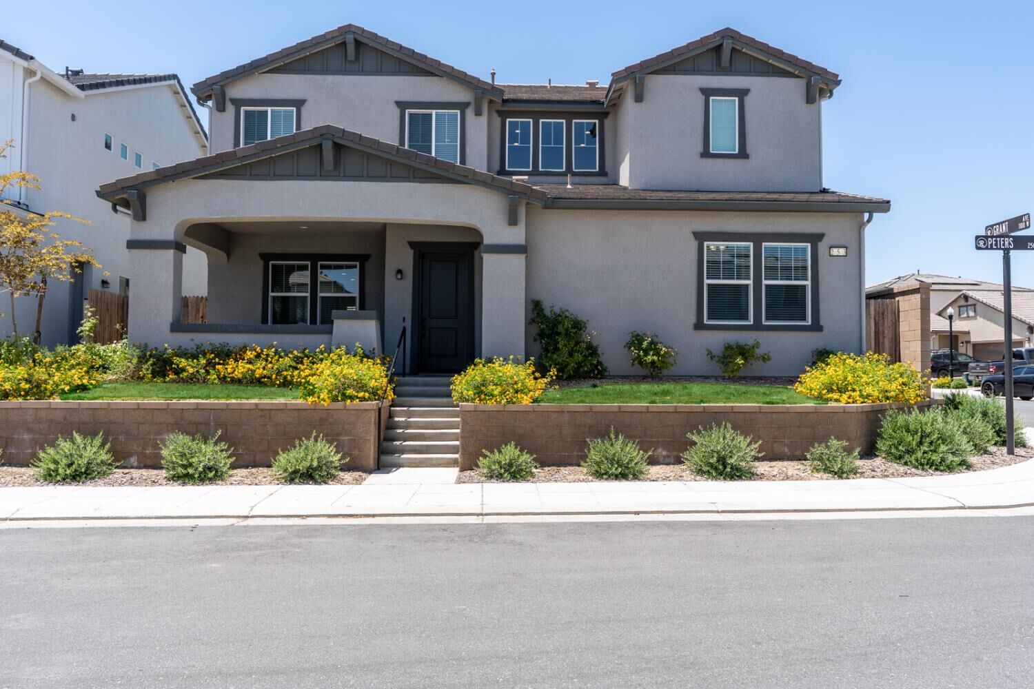 Property Photo: 253 Peters Lane S CA 93636