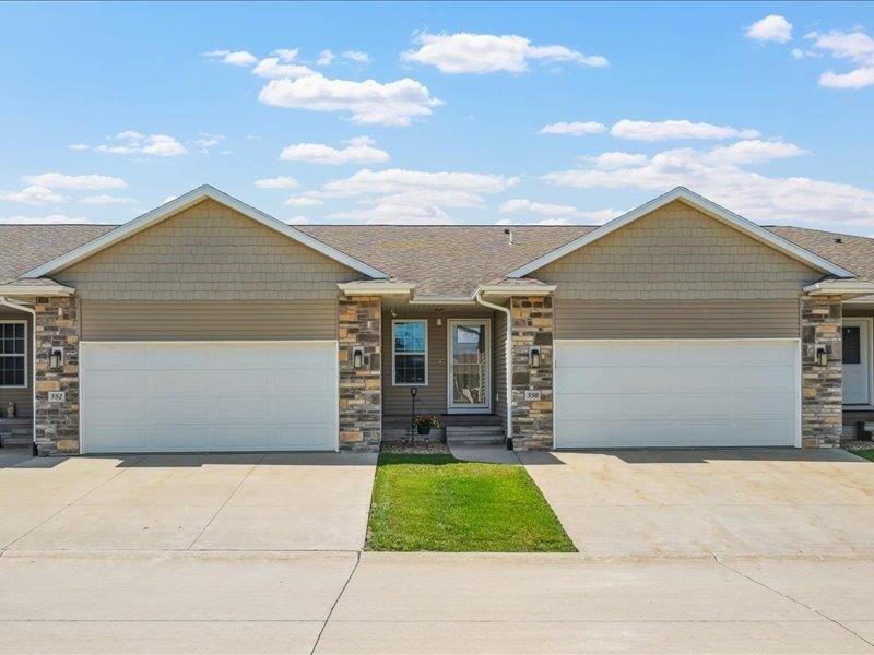 Property Photo: 550 Meadow Oak Circle IA 52228