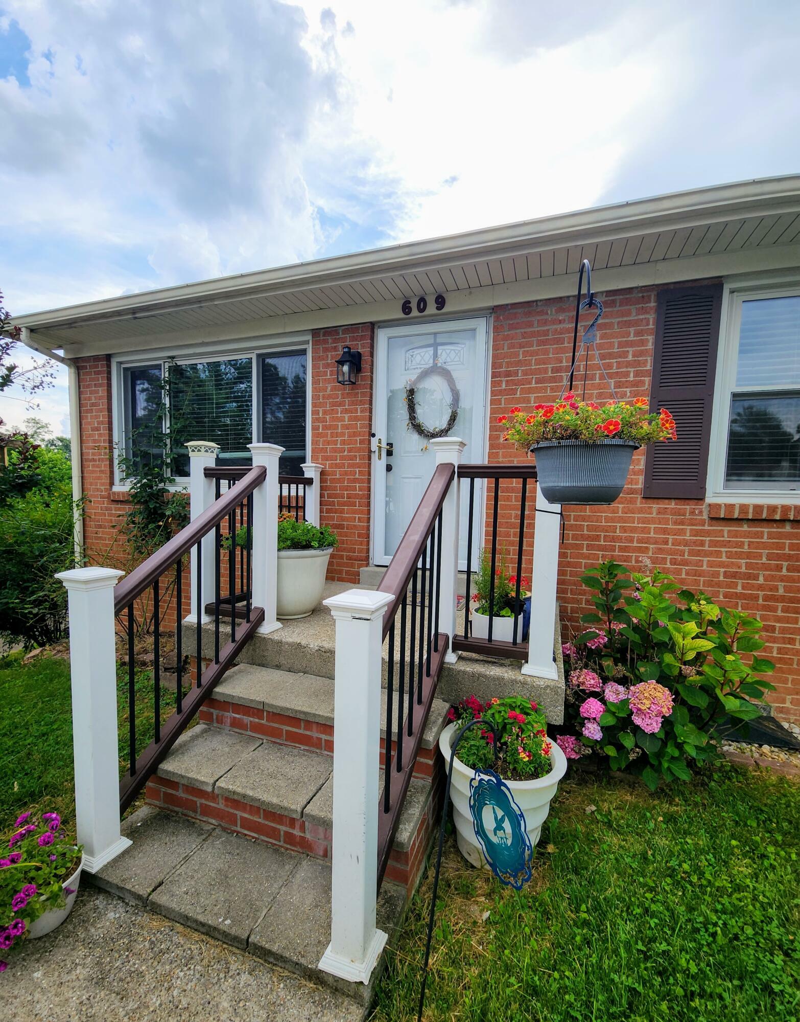 Property Photo: 609 Easthills Court KY 40517