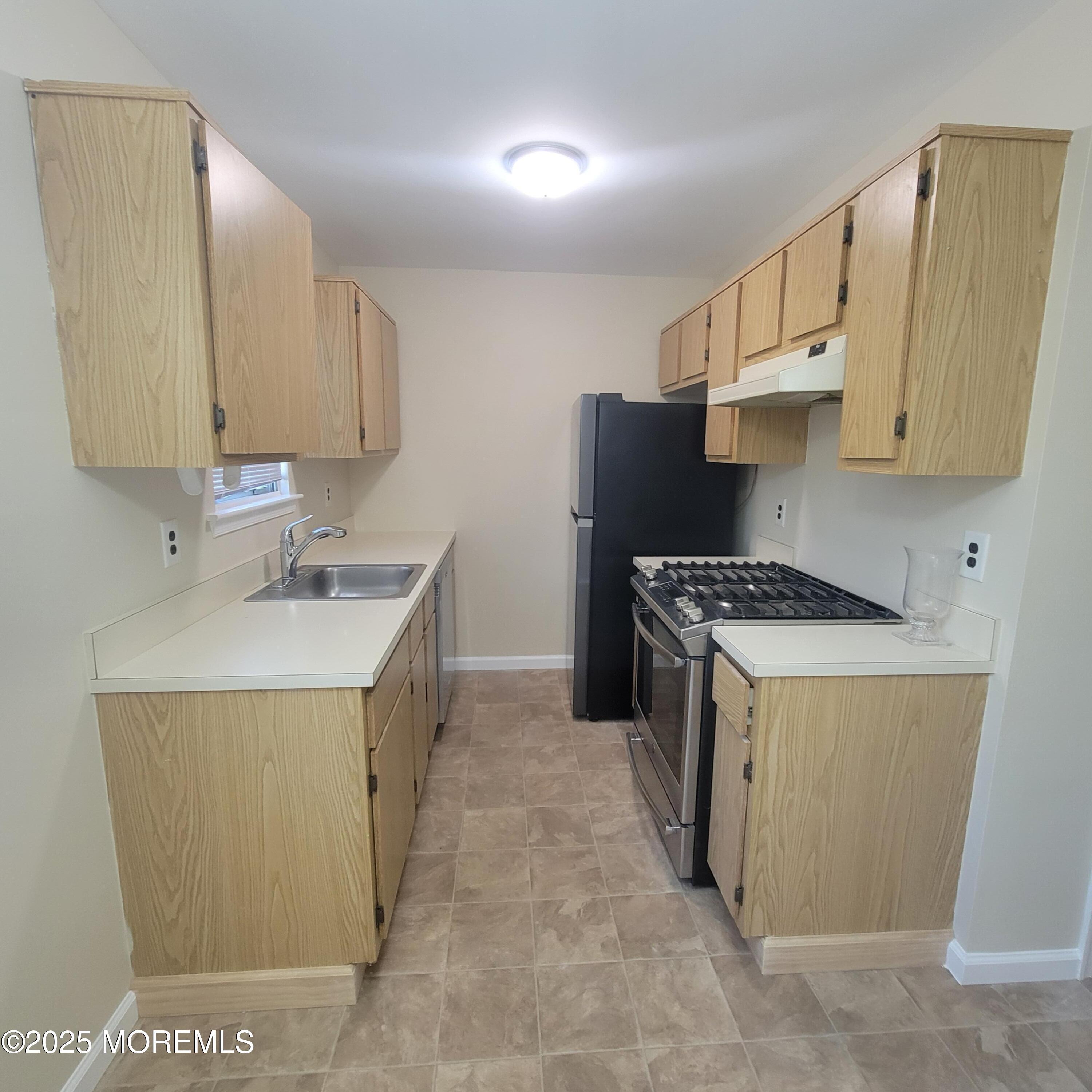 Property Photo:  10 Edgeware Close  NJ 07728 