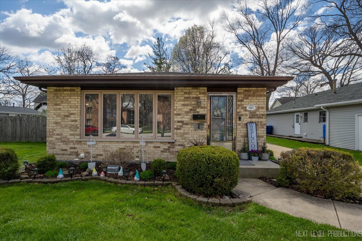 Property Photo: 7007 W 110th Street IL 60482