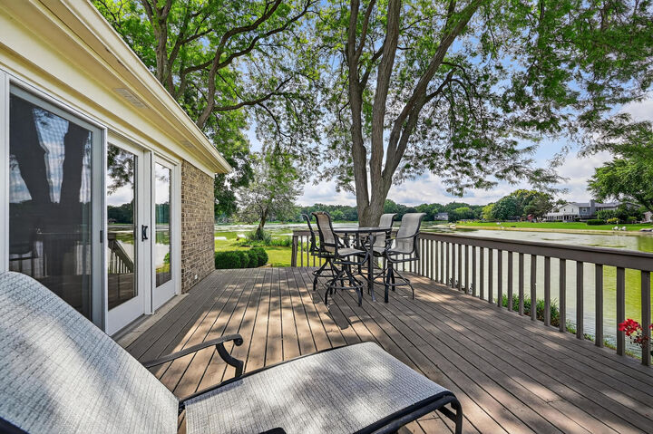 Property Photo: 1288 The Point Street IL 60010