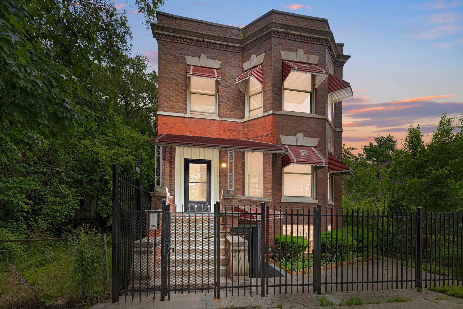 Property Photo:  5205 S Sangamon Street  IL 60609 