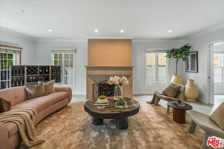 Property Photo:  725 N Doheny Drive  CA 90210 