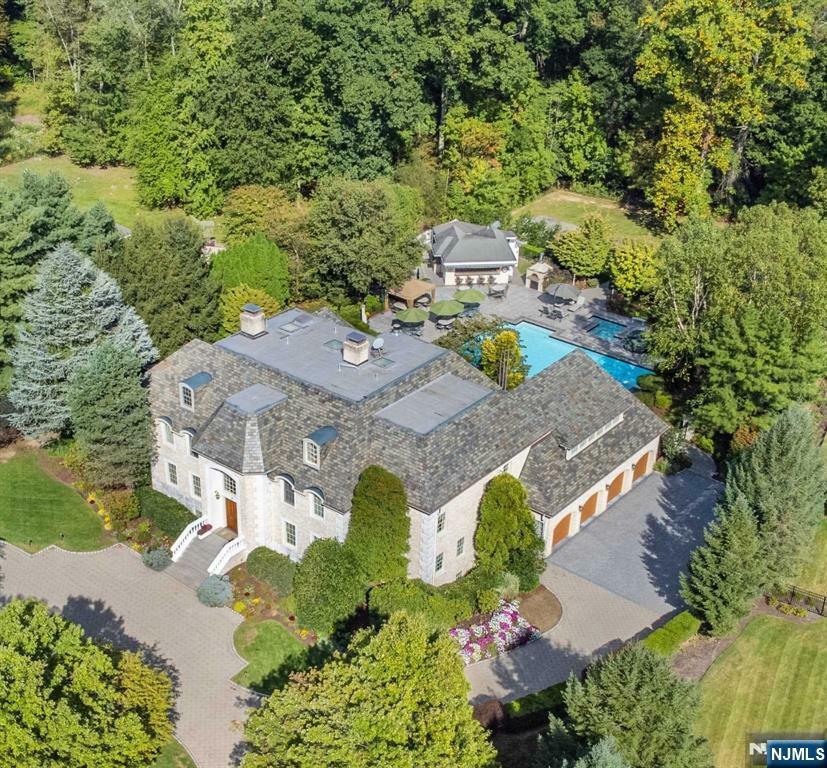 Property Photo:  9 Meadow Court  NJ 07045 