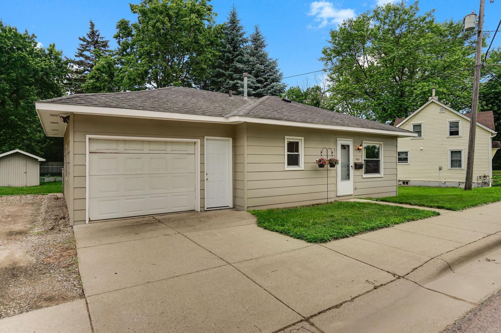 Property Photo: 404 2nd Street W MN 55352