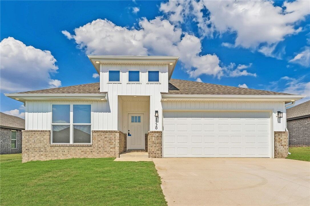 Property Photo:  1720 Farmer Street  AR 72751 