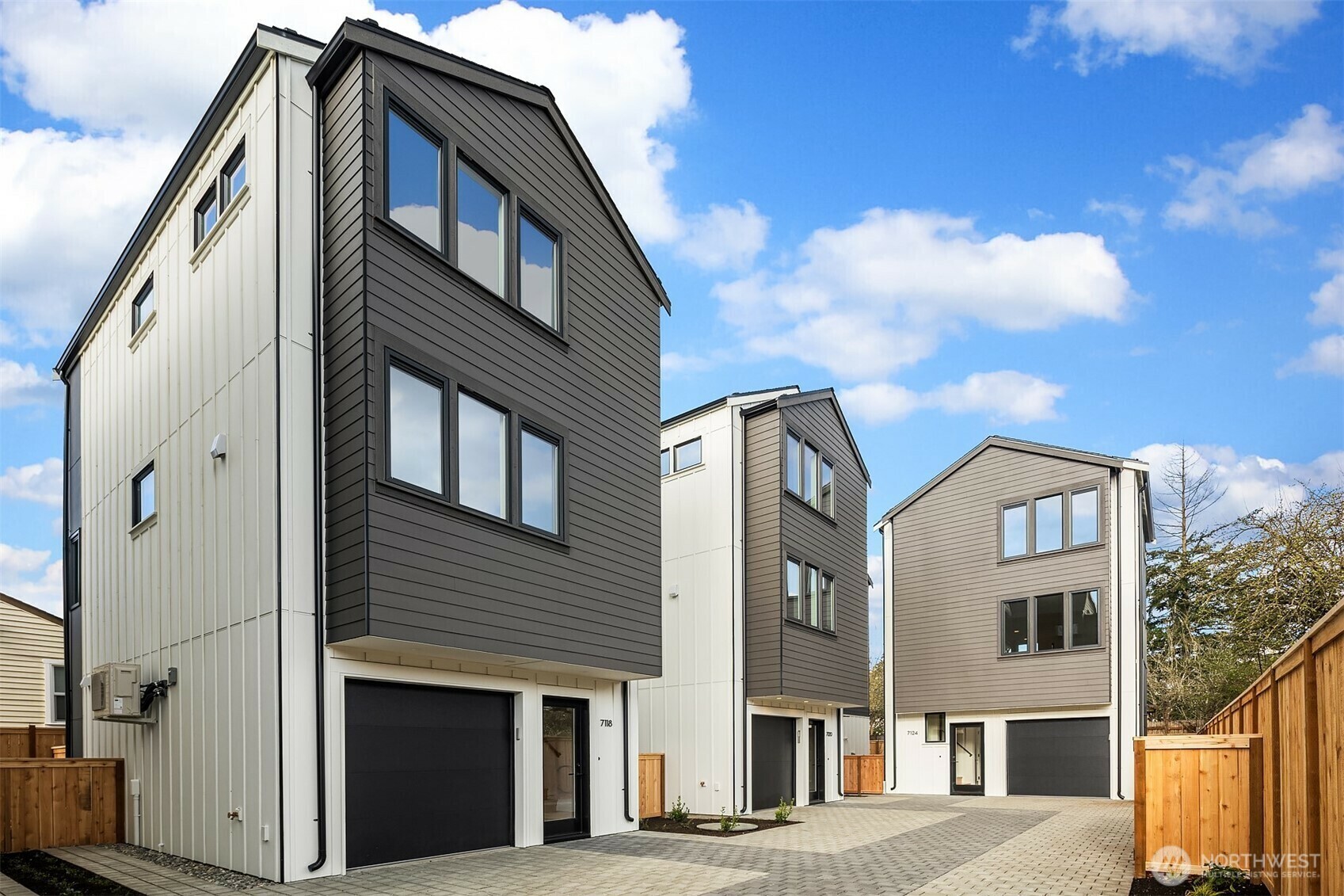 7118  44th Avenue S  Seattle WA 98118 photo