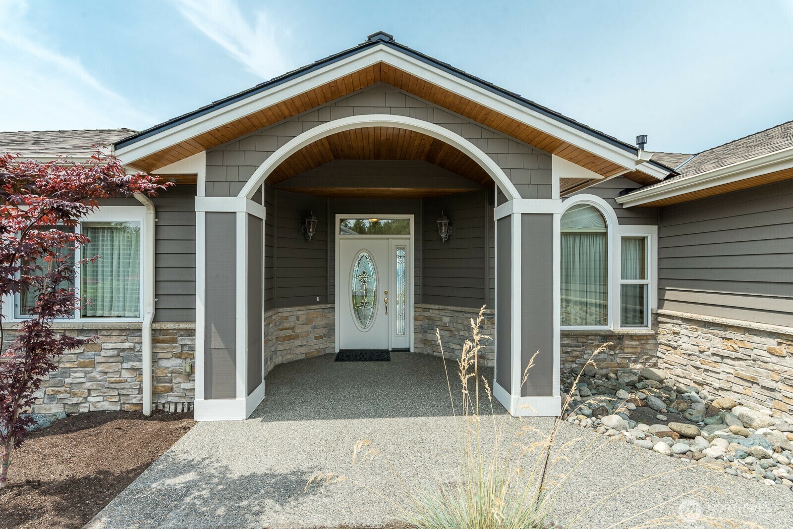 Property Photo: 1043 Wyndham Way WA 98282