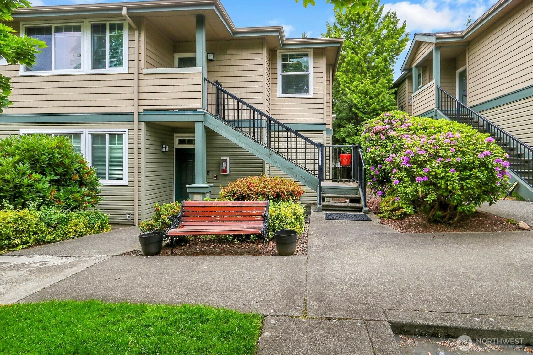 Property Photo:  1500 S 18th Street F202  WA 98055 