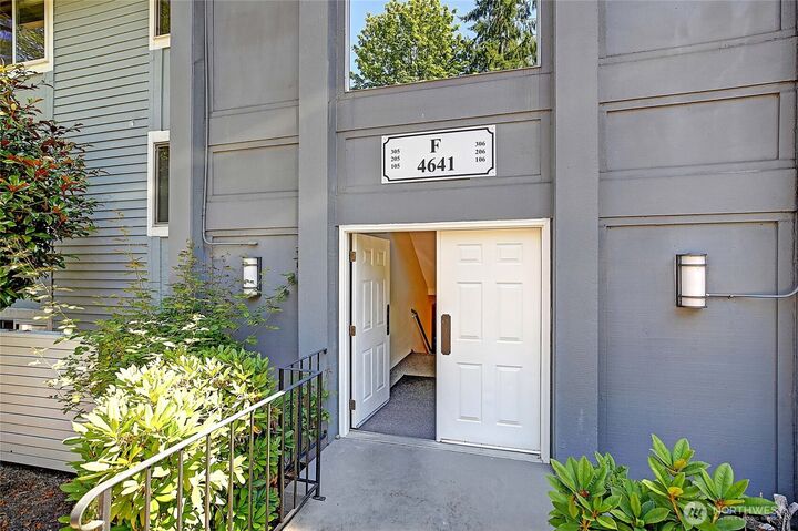 Property Photo: 4641 W Lake Sammamish Parkway SE F205 WA 98027