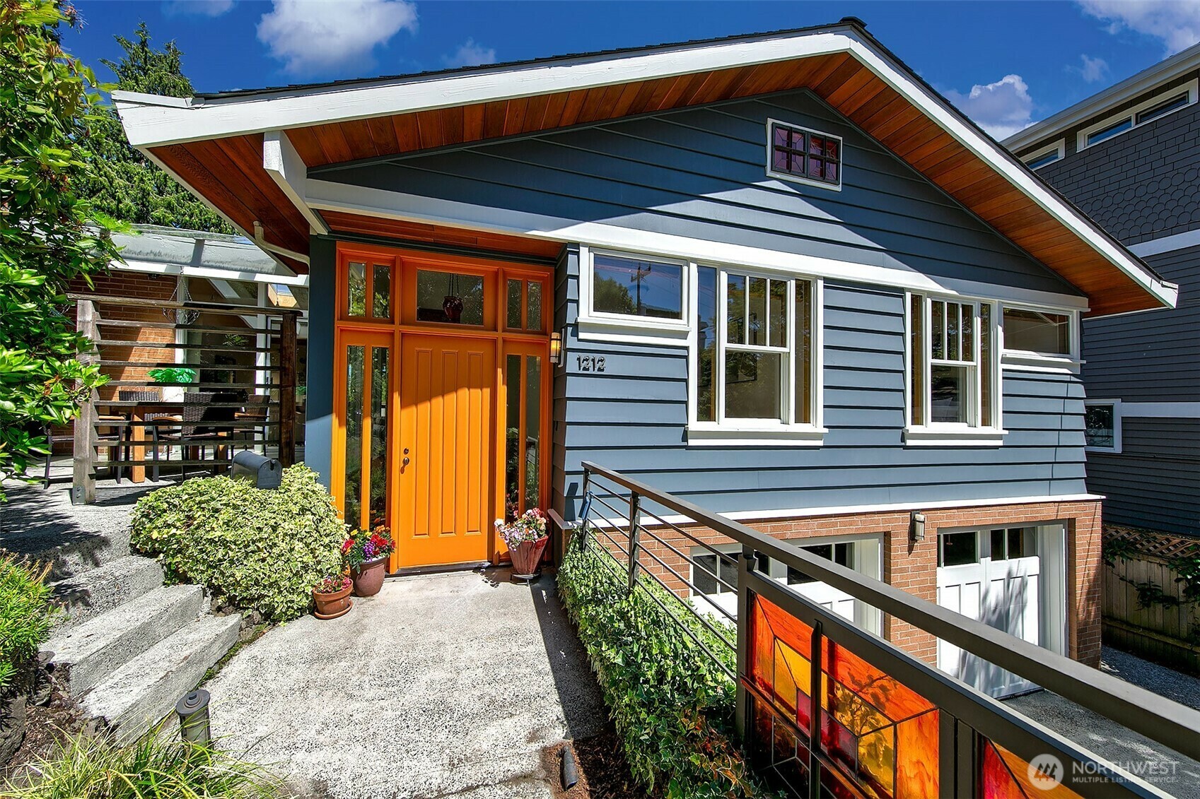Property Photo:  1212  3rd Avenue N  WA 98109 